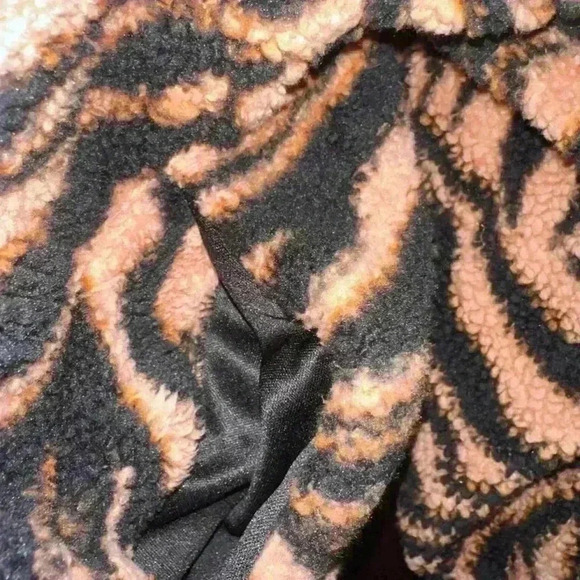 Love Fire Los Angeles Ballon Sleeves Sherpal Jacket S/P Black Orange - Picture 9 of 10